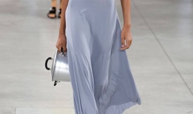 قدر طبخ تتحول إلى حقيبة: موسكينو تثير الجدل في مجموعة ربيع 2026... هل المرأة مكانها المطبخ؟