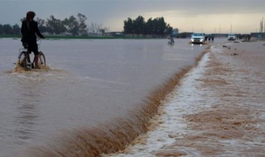 سيول تقطع طريقا يربط العراق مع بلد مجاور