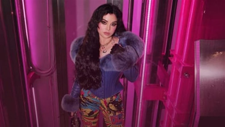 "من أوّل مرّة شفتك".. كليب هيفاء وهبي يثير الجدل بقصة حبيب قد يكون شاذّ!