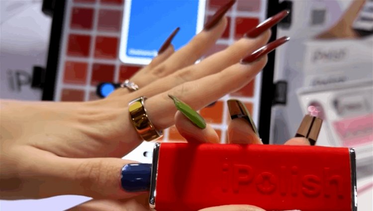 وداعا لطلاء الأظافر؟.. تقنية جديدة تغير اللون خلال 5 ثوان (فيديو)