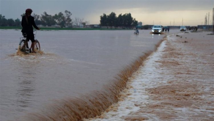 سيول تقطع طريقا يربط العراق مع بلد مجاور