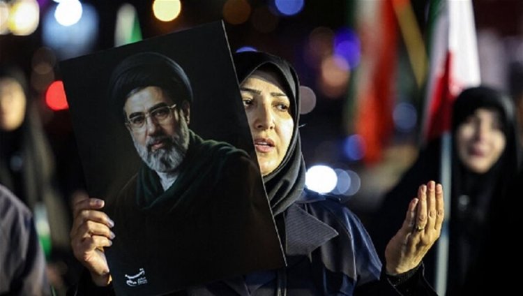 ما حقيقة تدهور الحالة الصحية للمرشد الايراني الجديد مجتبى خامنئي؟